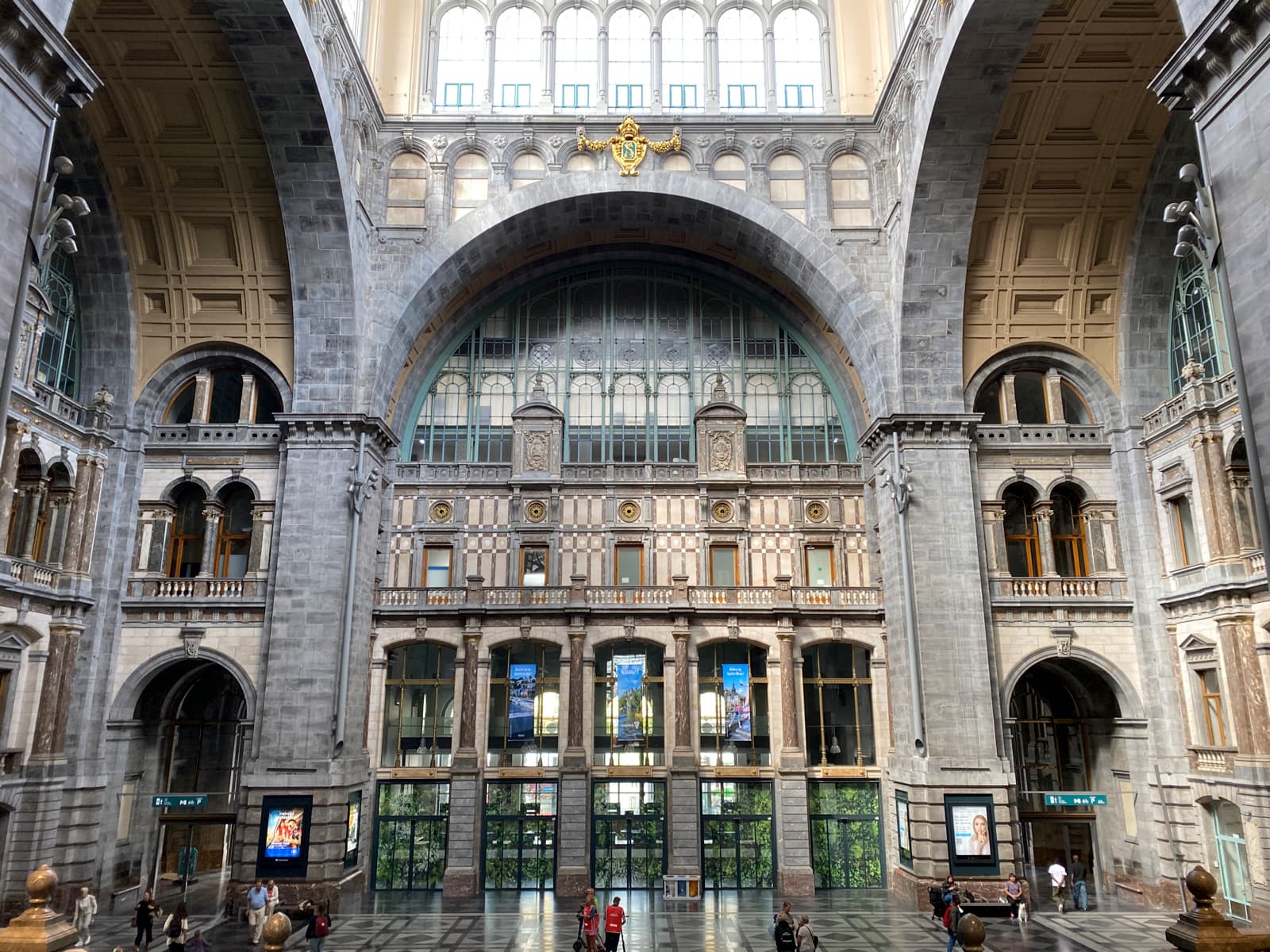 アントワープ駅