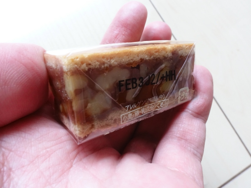 クルミッ子を手にとった