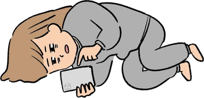 ゴロゴロしながらスマホをさわる女性のイラスト