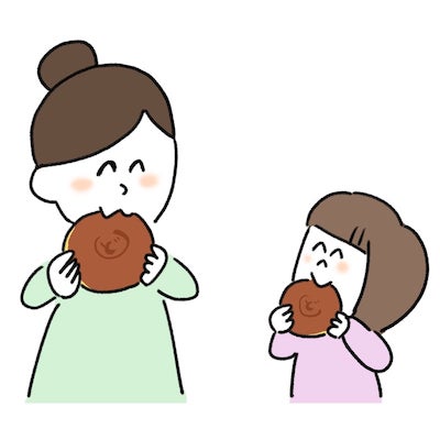 どら焼きを食べる親子